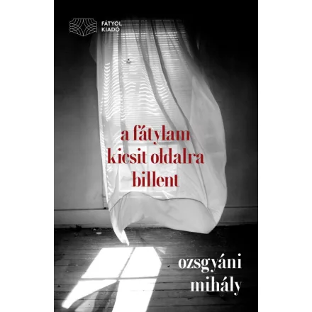 A fátylam kicsit oldalra billent